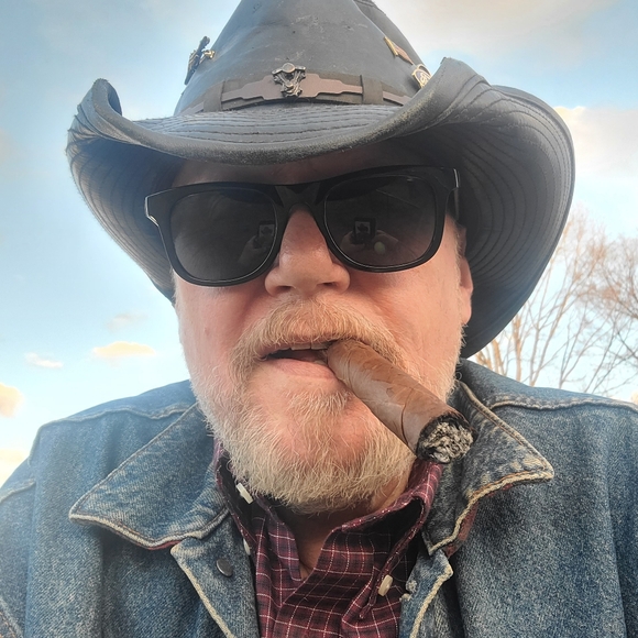 Meet your Posher, Hooter - Picture 14 of 16